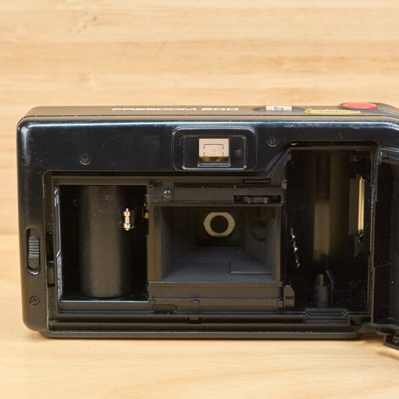 Minolta Freedom 200 Auto Focus Point and Shoot 35mm Film Camera, Made in Japan - Picture 9 of 9